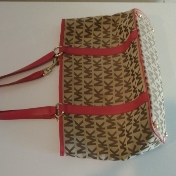 Michael Kors Purse 👜 - Picture 2 of 6